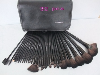 MAC Cosmetics on Sale 32 Pcs Brush Set Online